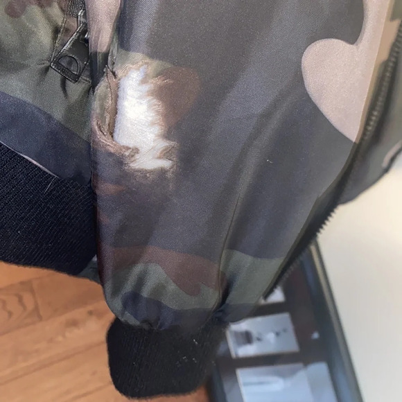 Guess Camo  bomber jacket Sz 12 - Picture 7 of 12